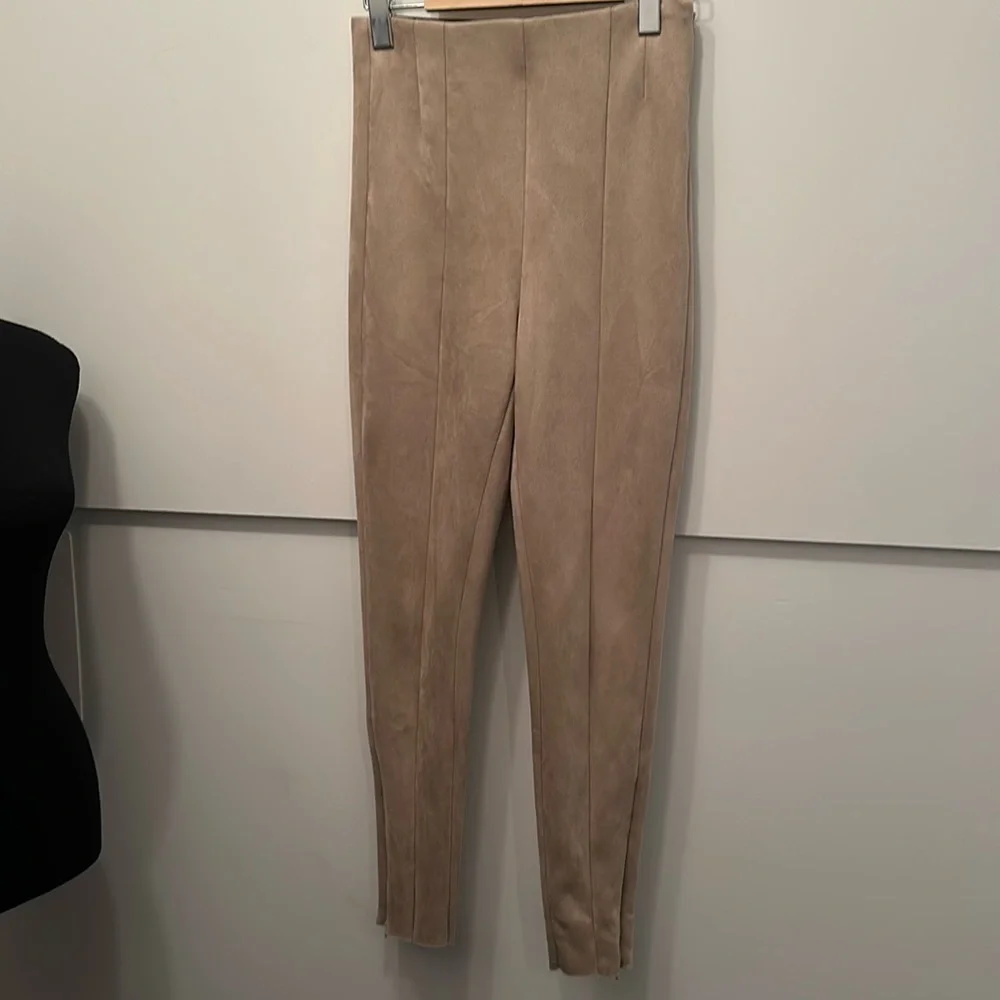 Zara faux Suède beige high rise skinny pants with zipper on the side and bottom - Picture 4 of 10